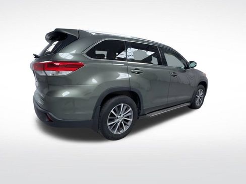 Used 2019 Toyota Highlander XLE AWD/4WD image 8