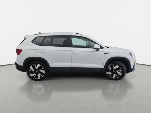 Used 2024 Volkswagen Taos SEL image 4