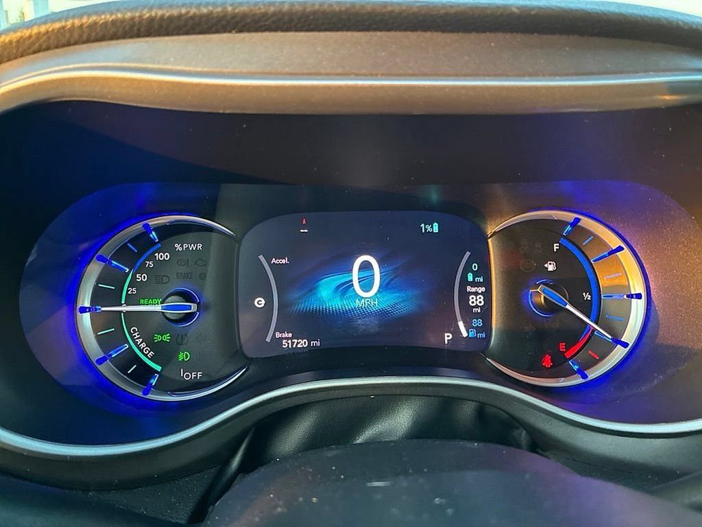 Used 2023 Chrysler Pacifica Touring-L FWD image 30