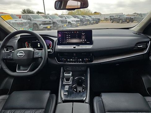 Used 2025 Nissan Rogue Platinum w/ Platinum Premium Package image 11