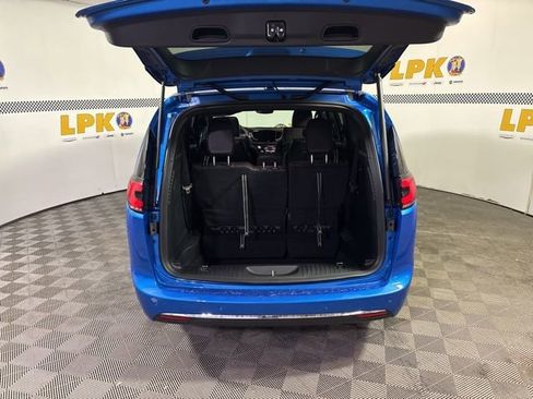 New 2026 Chrysler Pacifica Select image 5