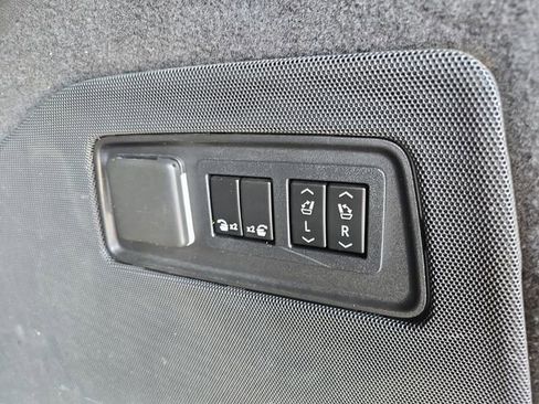 Used 2021 Cadillac Escalade ESV Premium Luxury w/ Driver Assist Tech Package AWD/4WD image 36