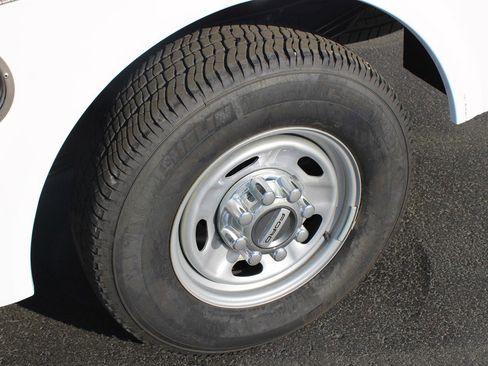 Used 2024 Ford F250 XL w/ XL Chrome Package image 34