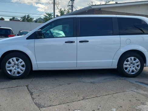 Used 2019 Dodge Grand Caravan SE FWD image 6
