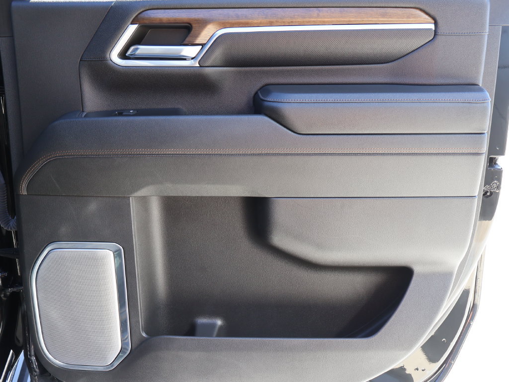 Used 2024 Chevrolet Silverado 2500 High Country w/ High Country Premium Package AWD/4WD image 10