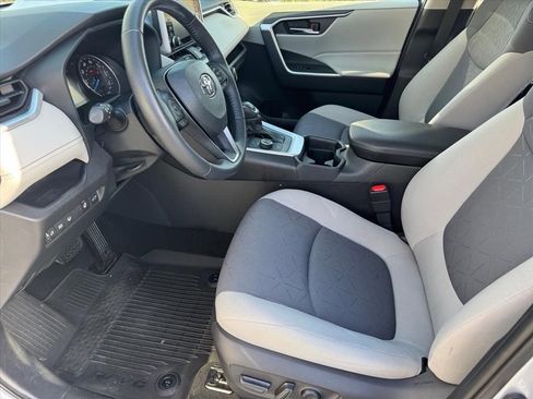 Used 2021 Toyota RAV4 XLE image 10