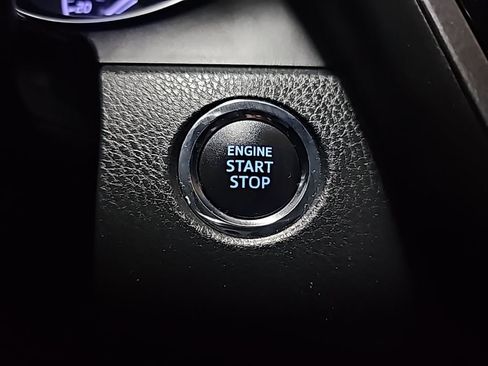 Used 2019 Toyota Camry SE w/ Convenience Package image 12