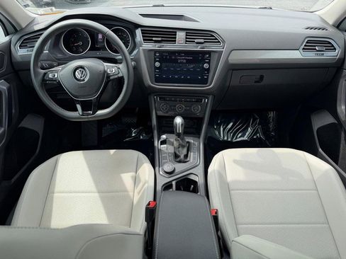 Used 2021 Volkswagen Tiguan SE w/ Panoramic Sunroof Package AWD/4WD image 12