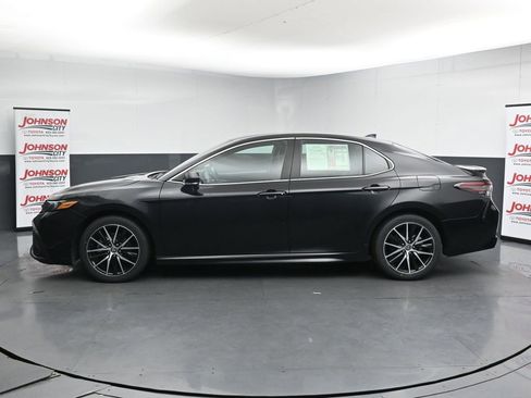 Used 2024 Toyota Camry SE FWD image 5
