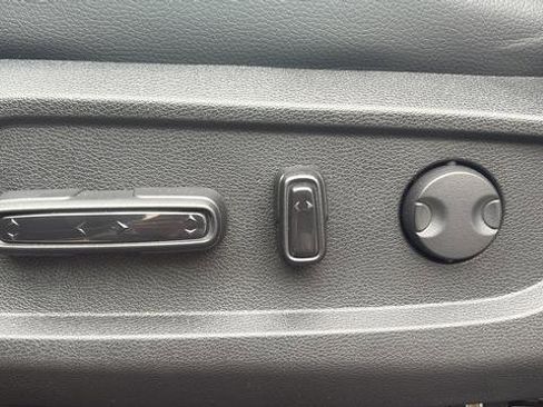 Used 2025 Honda Pilot EX-L image 13