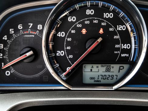 Used 2014 Toyota RAV4 Limited w/ Technology Package AWD/4WD image 36