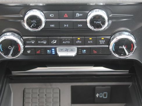 New 2026 Ford F350 Platinum w/ Tremor Off-Road Package AWD/4WD image 44