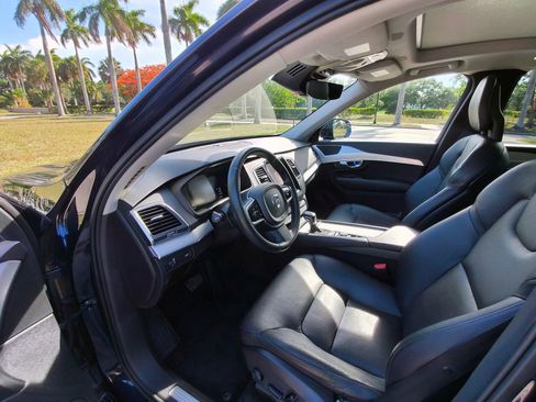 Used 2017 Volvo XC90 T5 Momentum w/ Vision Package FWD image 12