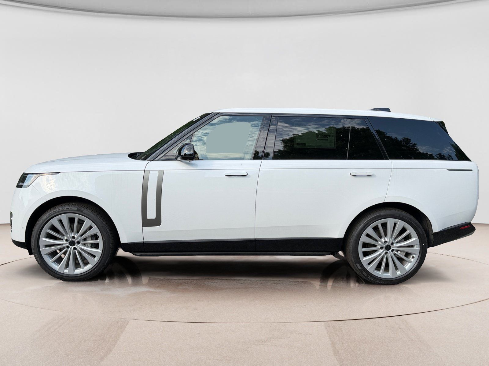 New 2026 Land Rover Range Rover Long Wheelbase SE AWD/4WD image 2