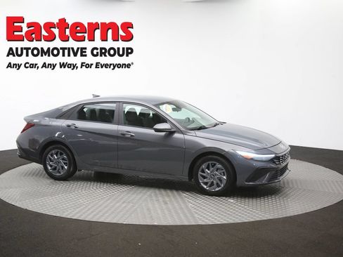 Used 2024 Hyundai Elantra SEL FWD image 45