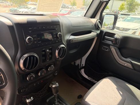 Used 2017 Jeep Wrangler Unlimited Sport w/ Quick Order Package 24S AWD/4WD image 25