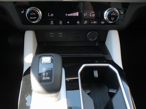 New 2025 Mitsubishi Outlander SE image 20