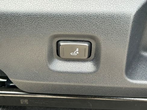 Certified 2025 Toyota Tacoma SR5 AWD/4WD image 24
