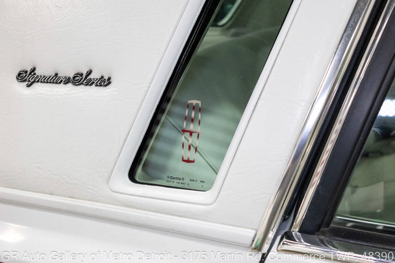 Used 1989 Lincoln Town Car Signature RWD image 37