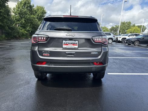 Used 2018 Jeep Compass Latitude w/ Popular Equipment Group AWD/4WD image 4