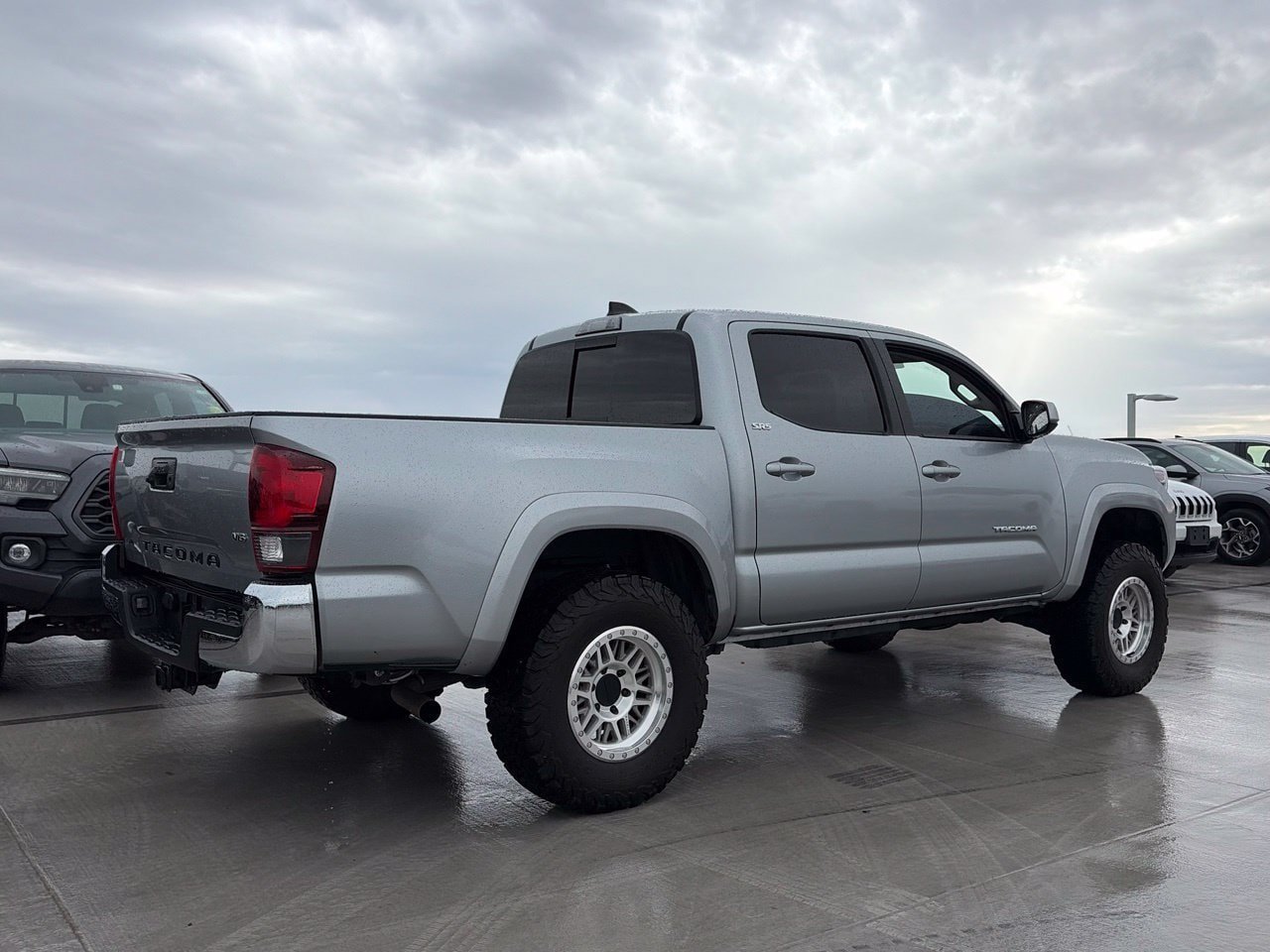 Used 2022 Toyota Tacoma SR5 RWD image 2
