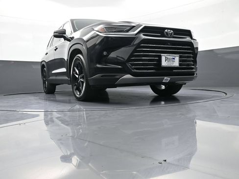 Used 2024 Toyota Grand Highlander AWD image 29