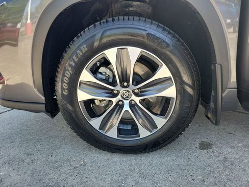 Used 2022 Toyota Highlander XLE image 37