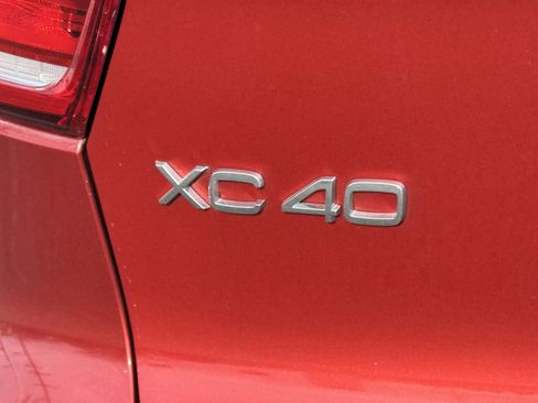 Used 2023 Volvo XC40 B5 Plus image 21