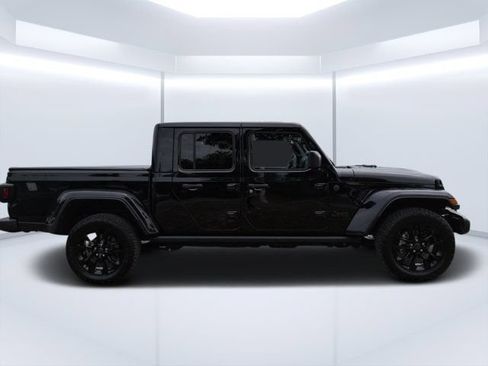 Used 2025 Jeep Gladiator Sport AWD/4WD image 2
