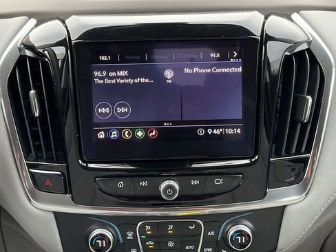 Used 2021 Chevrolet Traverse LT image 19