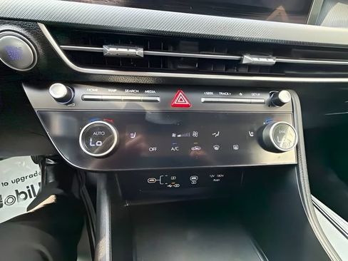 Used 2025 Hyundai Sonata SEL FWD image 16