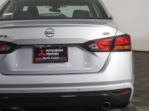 Used 2024 Nissan Altima 2.5 SR FWD image 13