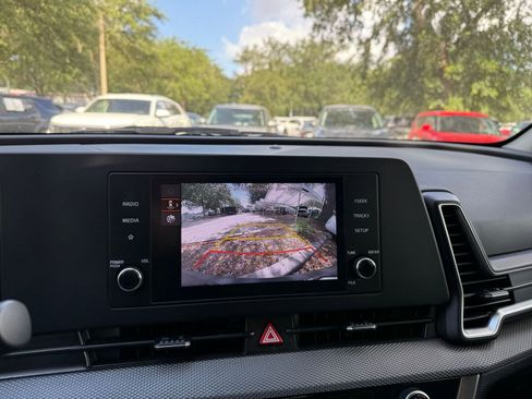 Used 2025 Kia Sportage LX FWD image 18