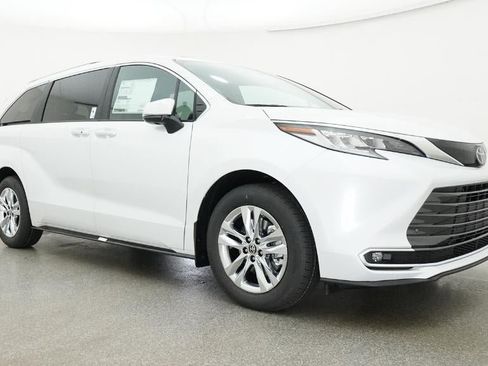 New 2026 Toyota Sienna Limited FWD image 29