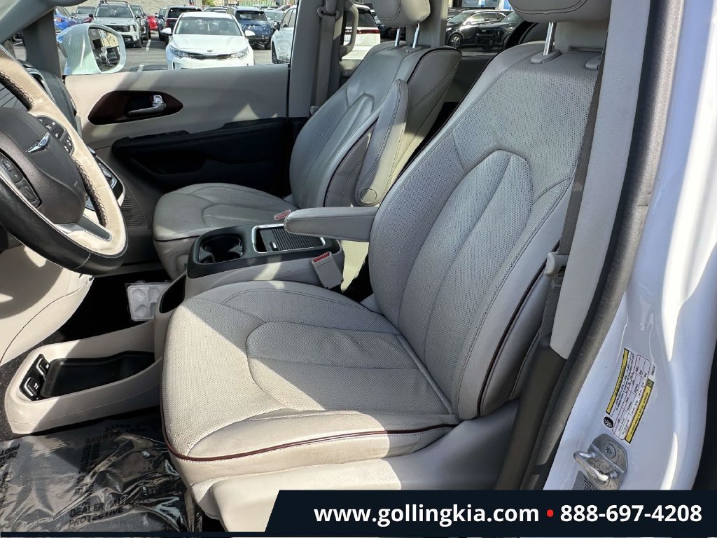 Used 2017 Chrysler Pacifica Limited FWD image 18