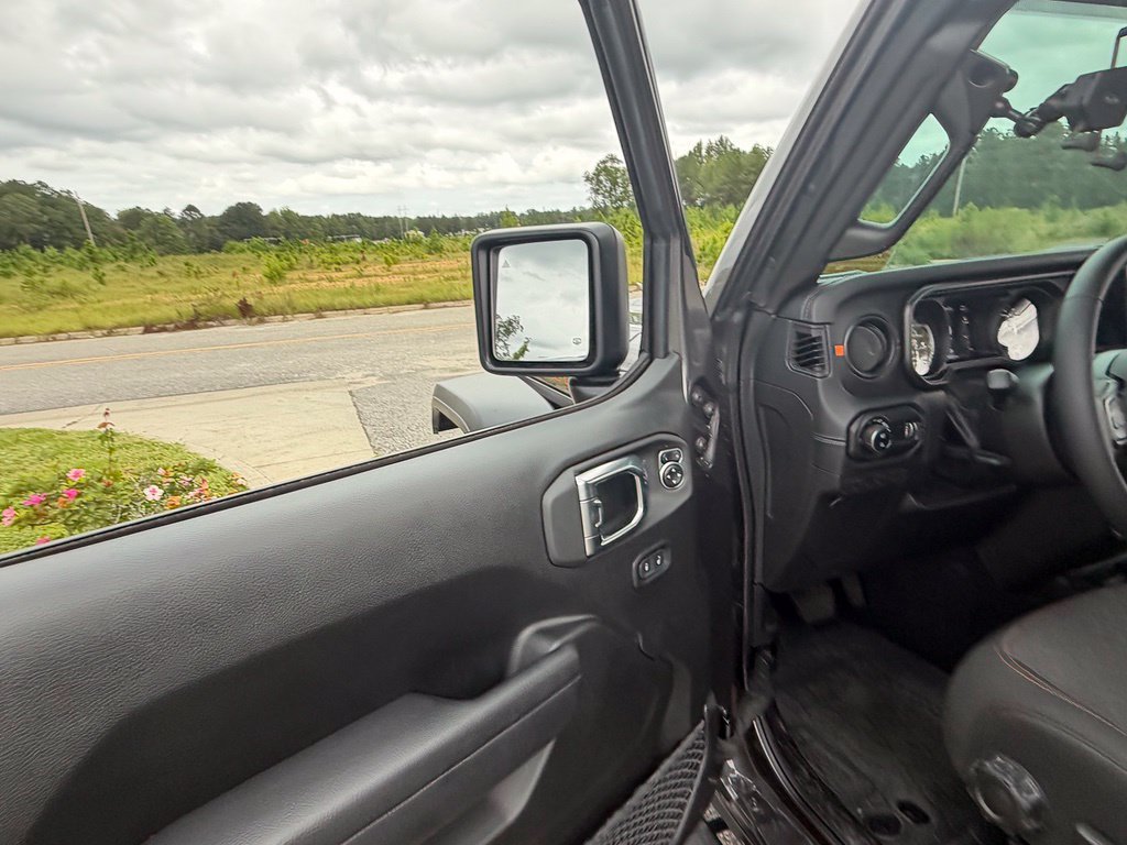Certified 2025 Jeep Gladiator Mojave w/ Safety Group AWD/4WD image 40