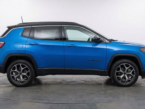 Used 2025 Jeep Compass Limited AWD/4WD image 11