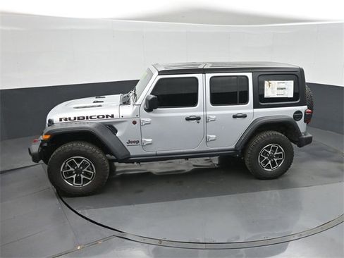 Used 2024 Jeep Wrangler Unlimited Rubicon w/ Technology Group image 28