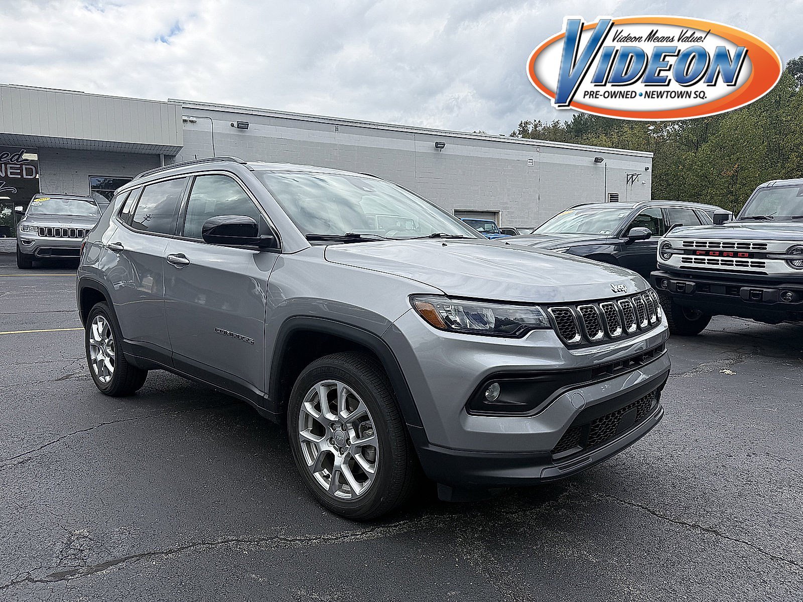 Certified 2023 Jeep Compass Latitude AWD/4WD image 1