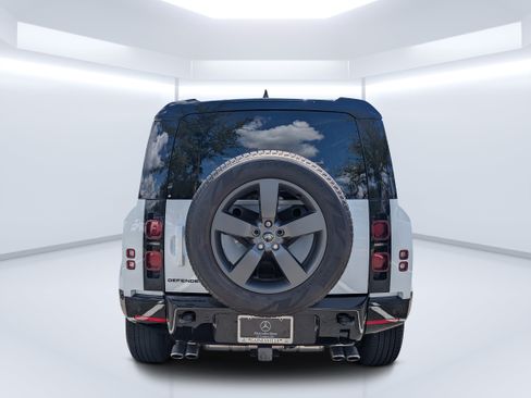 Used 2025 Land Rover Defender 110 X-Dynamic SE AWD/4WD image 4