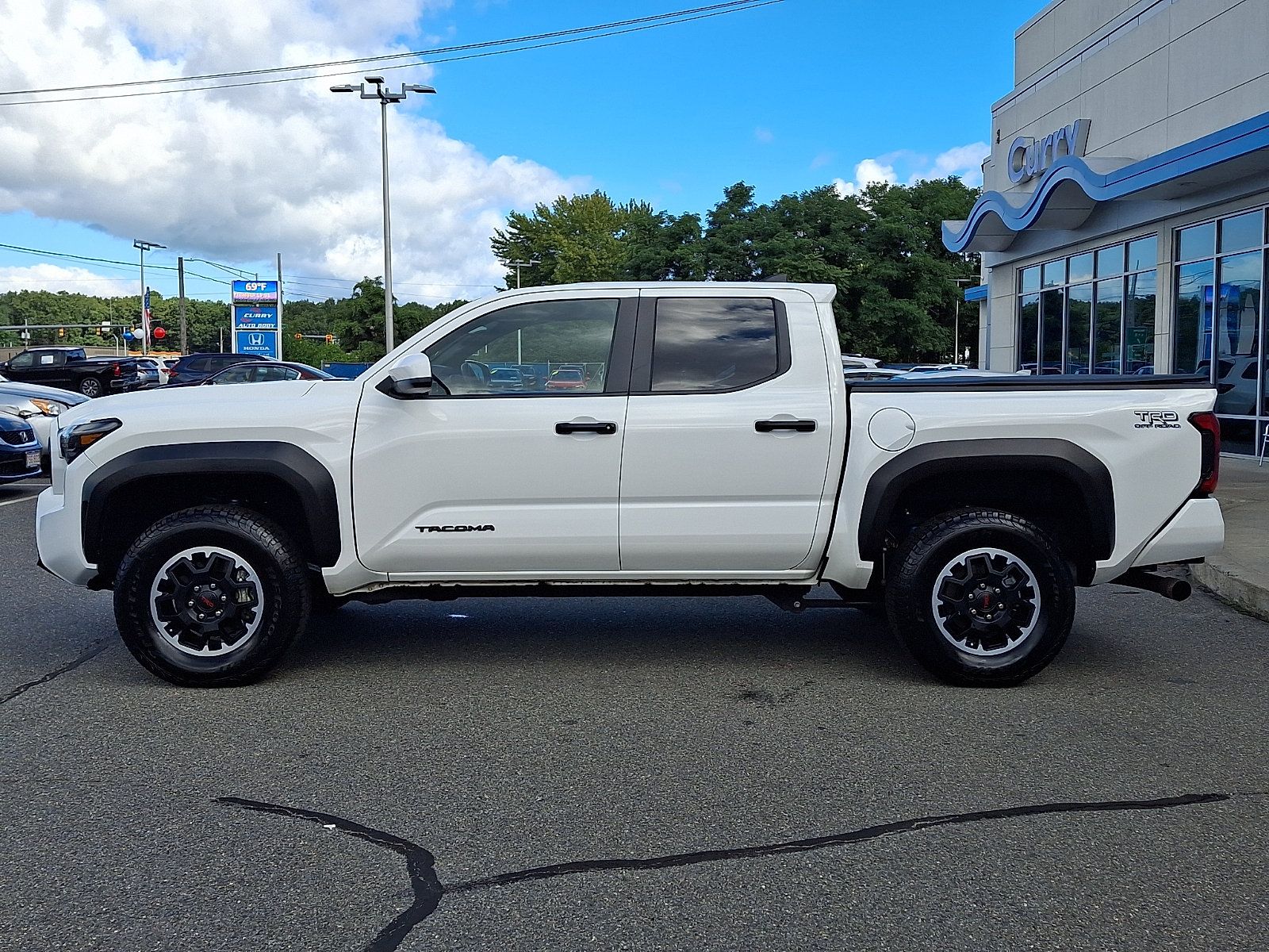 Used 2025 Toyota Tacoma TRD Off-Road AWD/4WD image 7