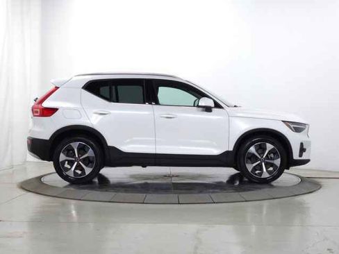 Used 2023 Volvo XC40 B4 Plus w/ Protection Package Premier image 13