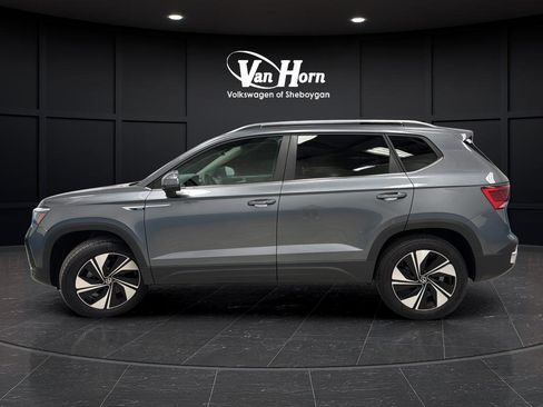 Used 2024 Volkswagen Taos SE AWD/4WD image 4