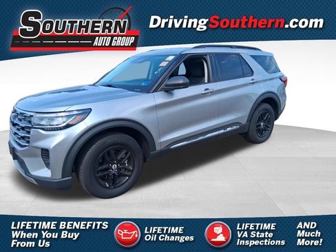 Used 2025 Ford Explorer Active AWD/4WD image 1