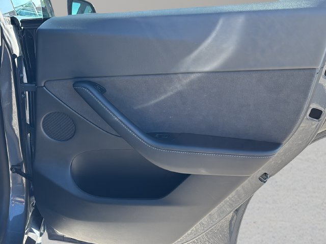 Used 2022 Tesla Model Y Long Range AWD/4WD image 15