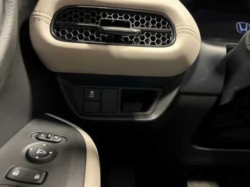 New 2025 Honda HR-V LX image 16