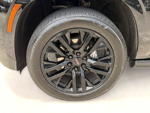 Used 2025 GMC Yukon Denali Ultimate w/ LPO, Floor Liner Package AWD/4WD image 12