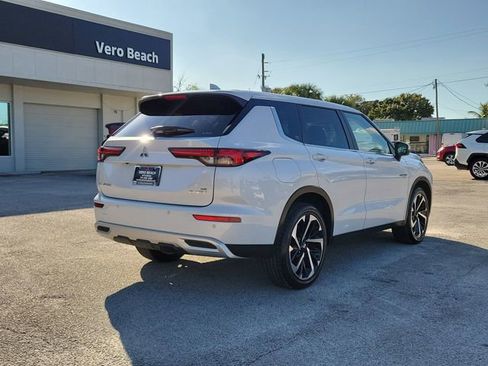 Used 2025 Mitsubishi Outlander SE image 6