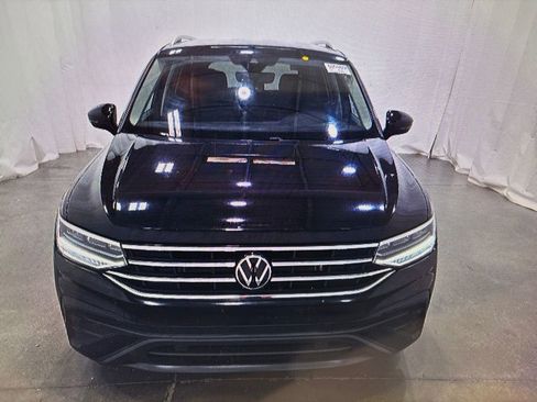 Used 2024 Volkswagen Tiguan SE FWD image 2
