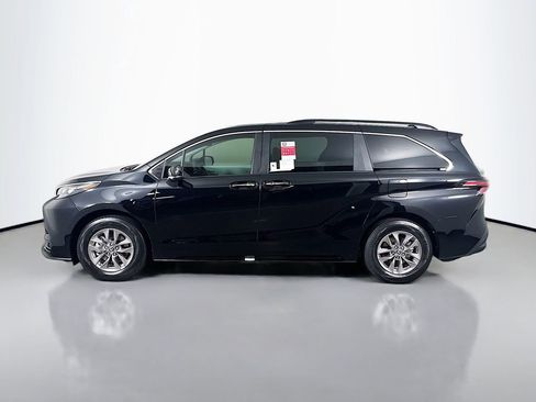 New 2026 Toyota Sienna XLE image 8